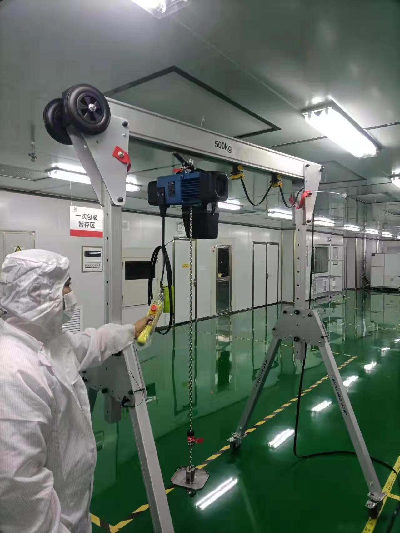 Portable aluminum gantry crane