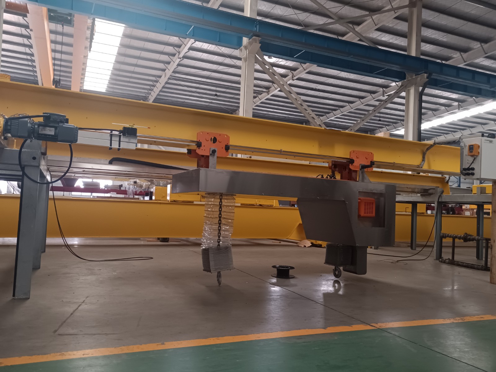 Clean room lifting device