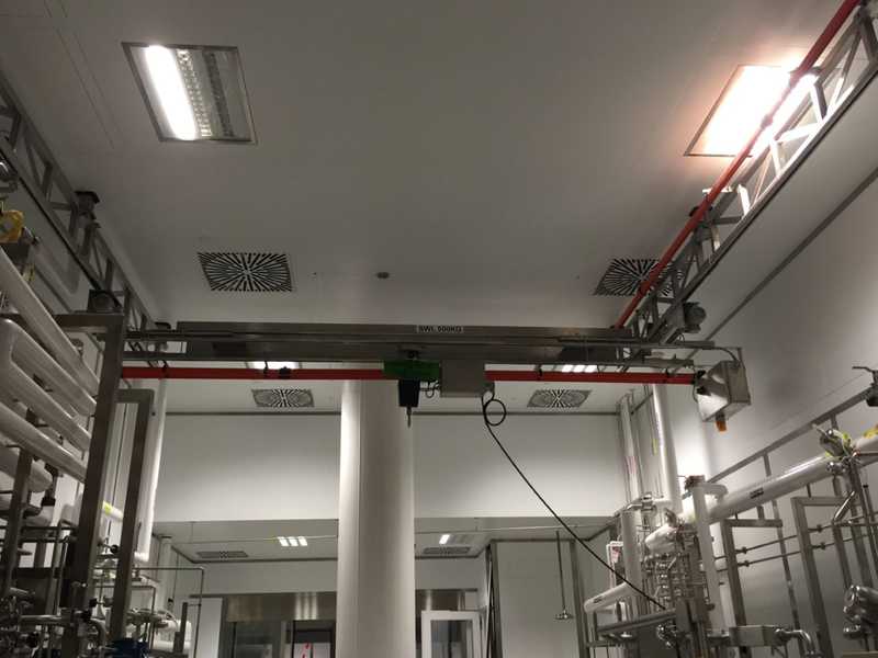 Clean room underhung crane