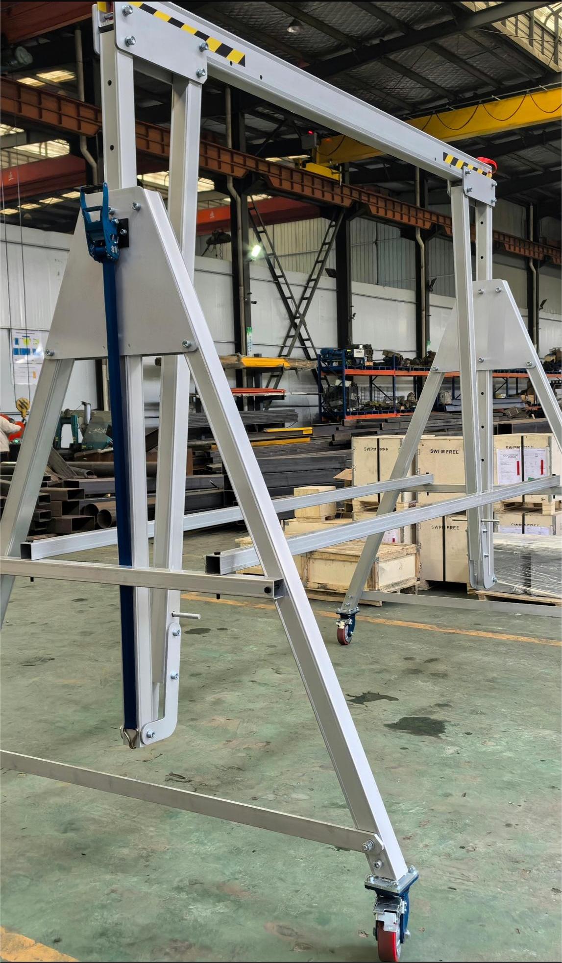 Aluminum gantry with wire rope hoist