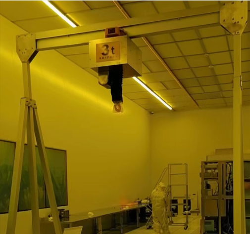 Cleanroom mobile gantry crane