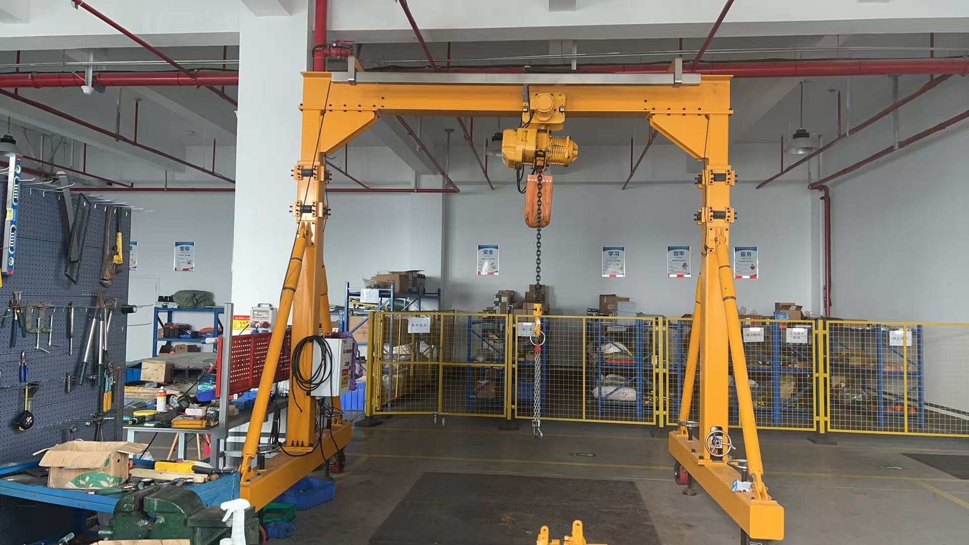 Portable adjustable height gantry crane