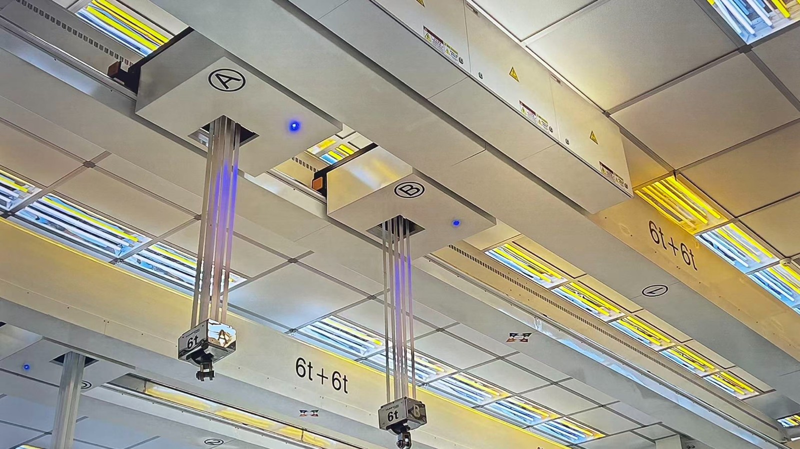 Cleanroom electric belt hoist crane