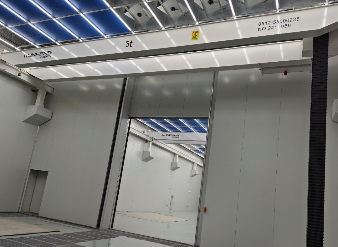 Cleanroom crane for semiconductor