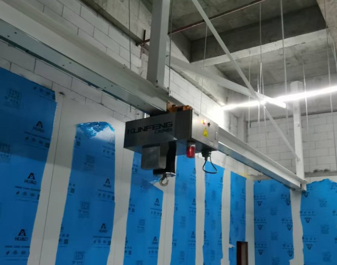 Cleanroom suspended bridge crane